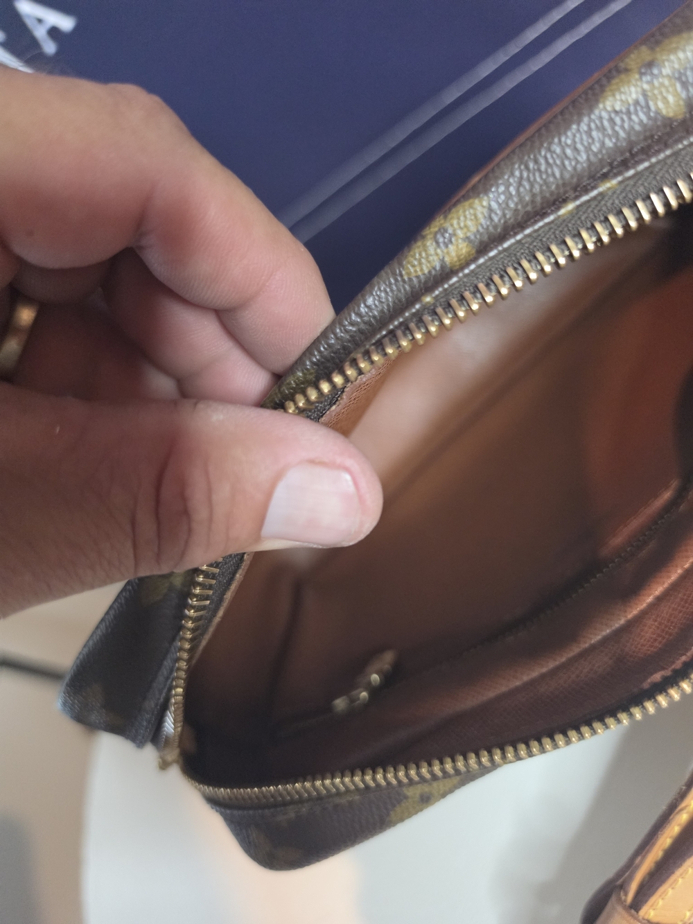 Pre-Loved Louis Vuitton Brown Monogram Canvas Messenger Crossbody - Picture 7 of 16